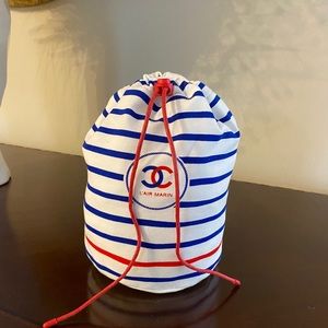 New CHANEL 'L'air Marin' Makeup Bag